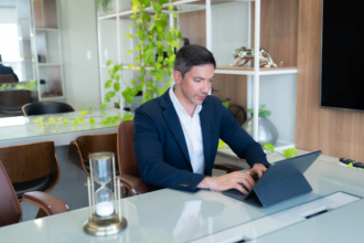 Paulo Henrique Silva Maia destaca que a IA transforma empresas ao agilizar decisões e aumentar a precisão estratégica.