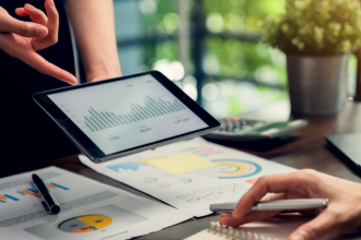 Bráulio Henrique Dias Viana evidencia que a inovação em gestão empresarial, impulsionada pela transformação digital, fortalece a competitividade dos negócios.