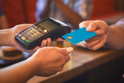 O Instituto IBDSocial ressalta que menos gasto e mais atenção transformam a economia em excelência no serviço.