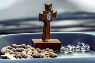 Jose Eduardo De Oliveira e Silva destaca o papel fundamental das ordens religiosas na preservação da cultura e do saber cristão.