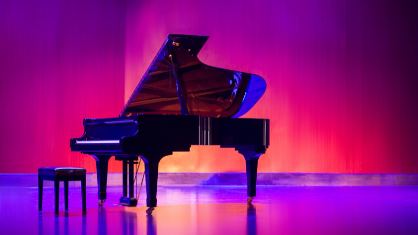 Hebron Costa Cruz de Oliveira reflete sobre como o piano desenvolve foco, equilíbrio emocional e profundidade no pensar.