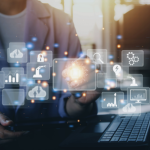 O impacto social da transformação digital redefine relações, trabalho e acesso à informação. Texto de Andre de Barros Faria.