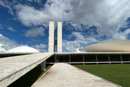 Redução da jornada de trabalho ganha força no debate político e econômico no Brasil
