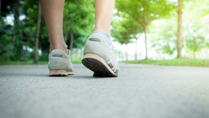Caminhada diária e memória: como 30 minutos de atividade física podem fortalecer o cérebro e preservar funções cognitivas