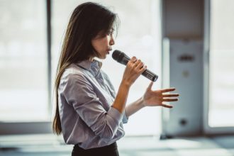 Reserva de cadeiras para mulheres na política: solução necessária ou medida paliativa?