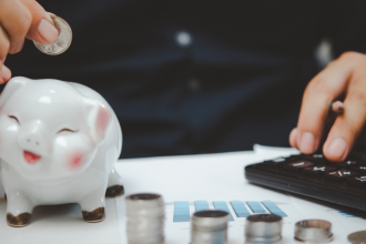 Selic cai para 14% ao ano: veja o que muda no crédito e nos investimentos